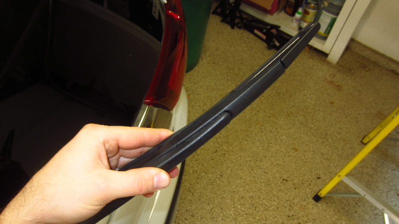 2014-2021-Mitsubishi-Outlander-Rear-Wiper-Blade-Replacement-Guide-014