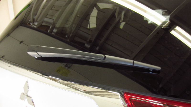 2014-2021-Mitsubishi-Outlander-Rear-Wiper-Blade-Replacement-Guide-015