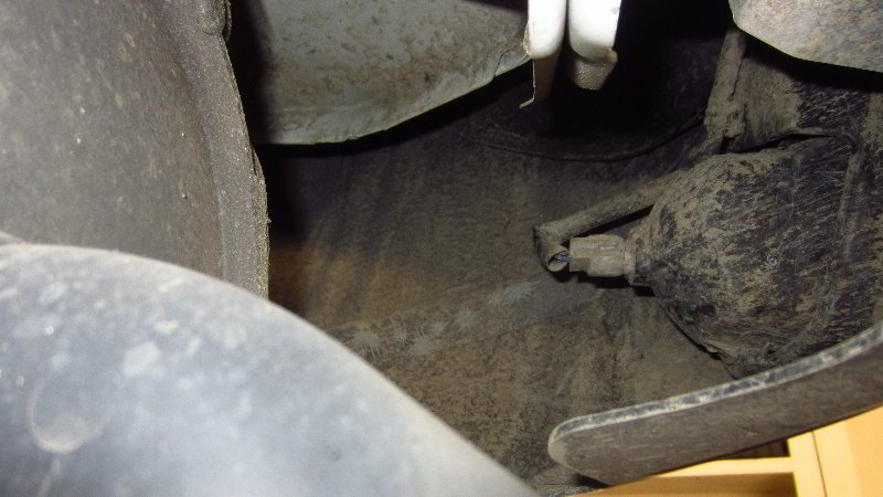 2014-2021-Mitsubishi-Outlander-Reverse-Light-Bulbs-Replacement-Guide-004