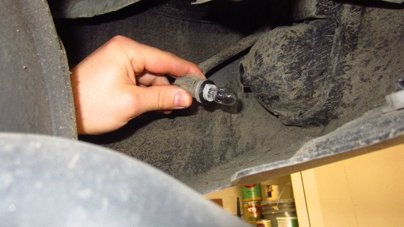 2014-2021-Mitsubishi-Outlander-Reverse-Light-Bulbs-Replacement-Guide-007