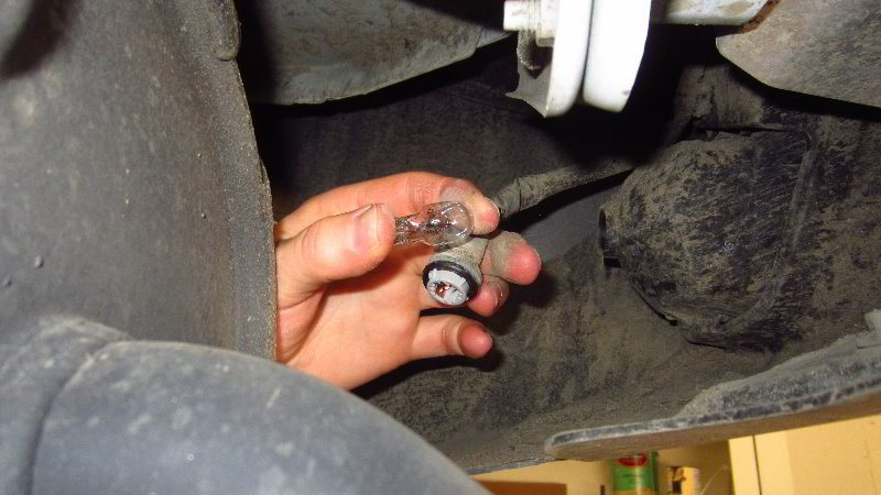 2014-2021-Mitsubishi-Outlander-Reverse-Light-Bulbs-Replacement-Guide-008