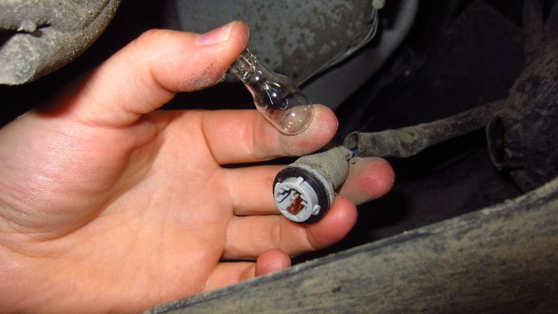 2014-2021-Mitsubishi-Outlander-Reverse-Light-Bulbs-Replacement-Guide-009