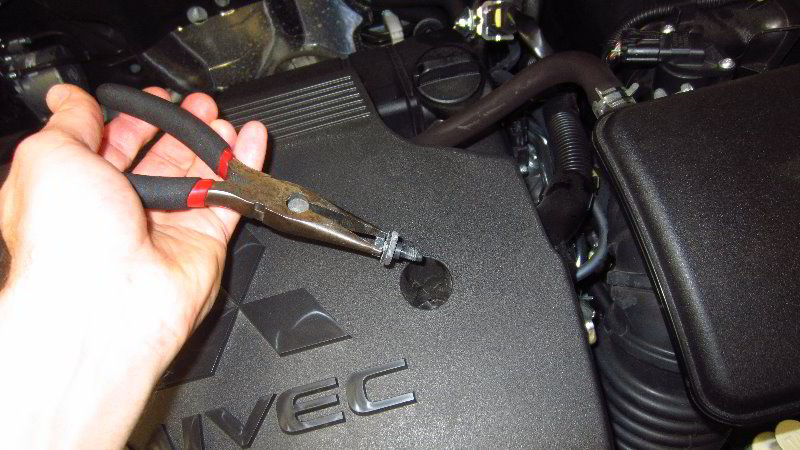 2014-2021-Mitsubishi-Outlander-Spark-Plugs-Replacement-Guide-006