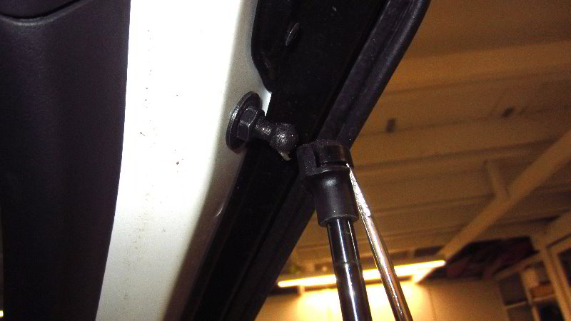 2014-2021-Mitsubishi-Outlander-Tailgate-Lift-Support-Struts-Replacement-Guide-008