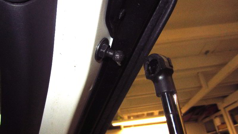 2014-2021-Mitsubishi-Outlander-Tailgate-Lift-Support-Struts-Replacement-Guide-009