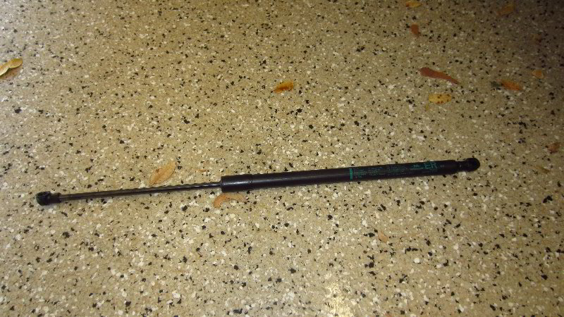 2014-2021-Mitsubishi-Outlander-Tailgate-Lift-Support-Struts-Replacement-Guide-010