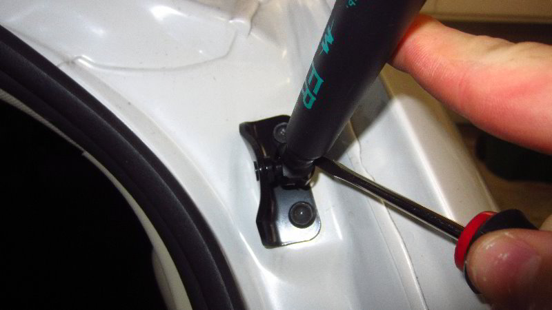 2014-2021-Mitsubishi-Outlander-Tailgate-Lift-Support-Struts-Replacement-Guide-015