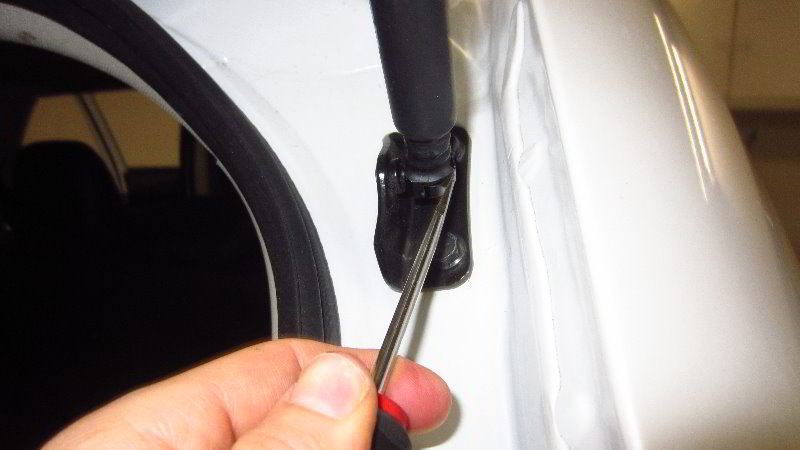 2014-2021-Mitsubishi-Outlander-Tailgate-Lift-Support-Struts-Replacement-Guide-016