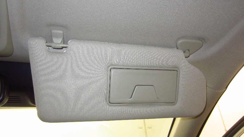 2014-2021-Mitsubishi-Outlander-Vanity-Mirror-Light-Bulb-Replacement-Guide-002