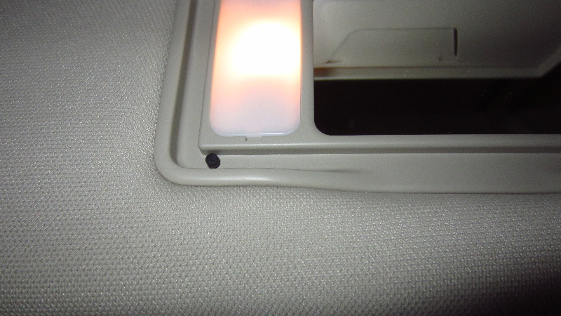 2014-2021-Mitsubishi-Outlander-Vanity-Mirror-Light-Bulb-Replacement-Guide-004