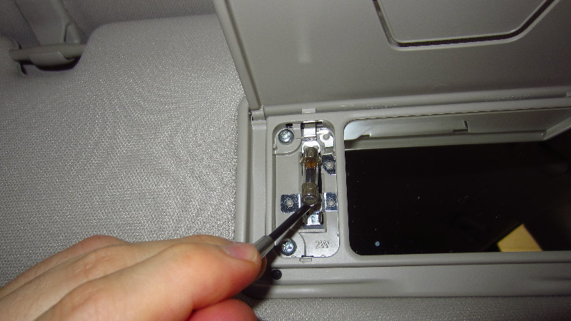2014-2021-Mitsubishi-Outlander-Vanity-Mirror-Light-Bulb-Replacement-Guide-008