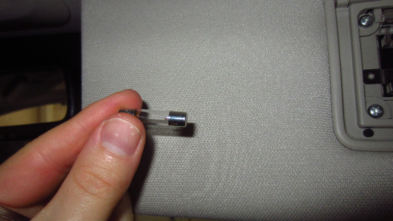 2014-2021-Mitsubishi-Outlander-Vanity-Mirror-Light-Bulb-Replacement-Guide-009