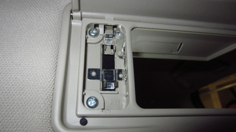 2014-2021-Mitsubishi-Outlander-Vanity-Mirror-Light-Bulb-Replacement-Guide-010