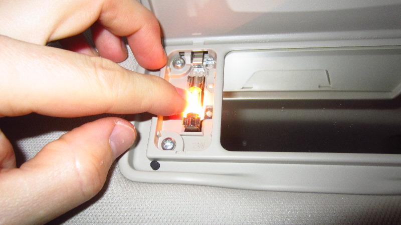 2014-2021-Mitsubishi-Outlander-Vanity-Mirror-Light-Bulb-Replacement-Guide-012