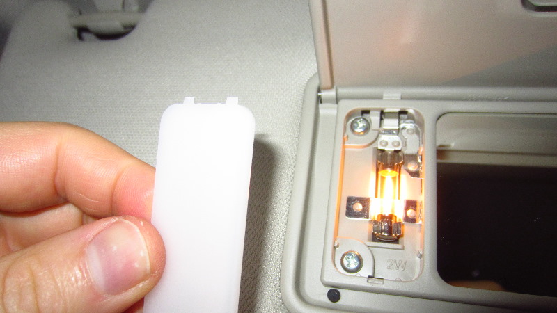 2014-2021-Mitsubishi-Outlander-Vanity-Mirror-Light-Bulb-Replacement-Guide-013