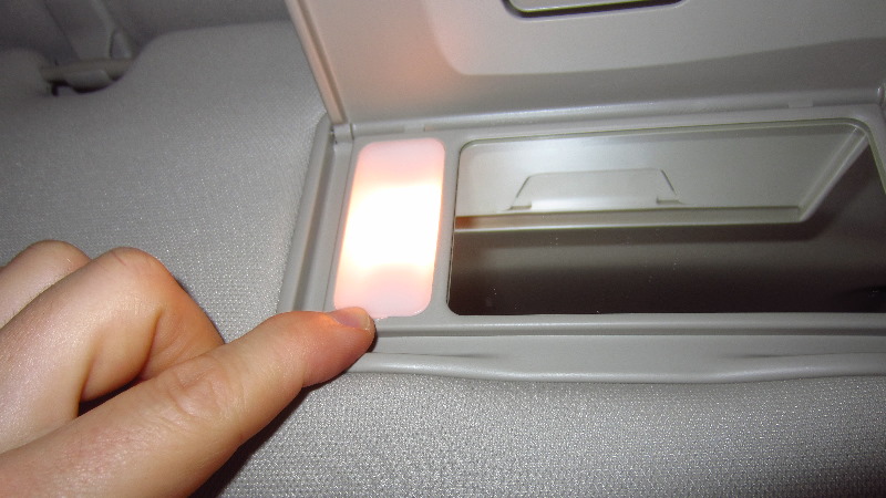 2014-2021-Mitsubishi-Outlander-Vanity-Mirror-Light-Bulb-Replacement-Guide-015