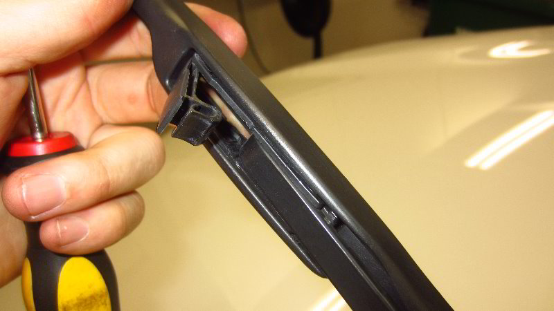 2014-2021-Mitsubishi-Outlander-Windshield-Wiper-Blades-Replacement-Guide-016