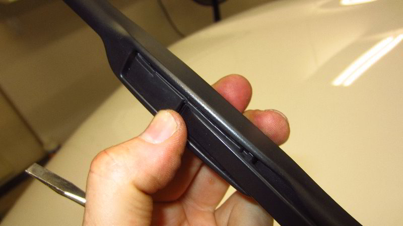 2014-2021-Mitsubishi-Outlander-Windshield-Wiper-Blades-Replacement-Guide-017