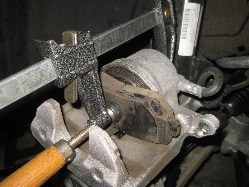 20152017Chrysler200FrontBrakePadsReplacementGuide021