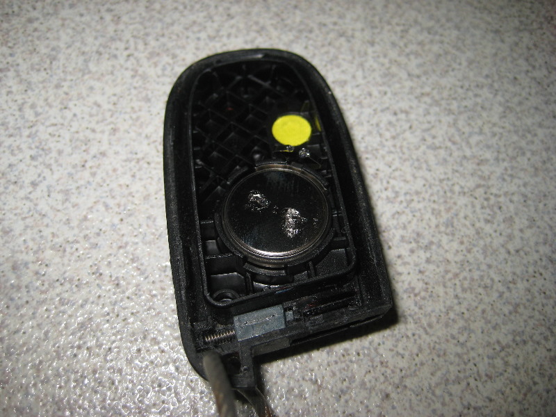 2015-2017-Chrysler-200-Smart-Key-Fob-Battery-Replacement-Guide-006