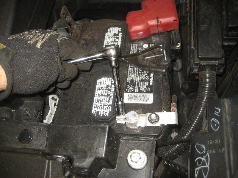 2015-2018-Nissan-Murano-12V-Automotive-Battery-Replacement-Guide-002