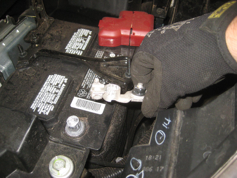 2015-2018-Nissan-Murano-12V-Automotive-Battery-Replacement-Guide-003