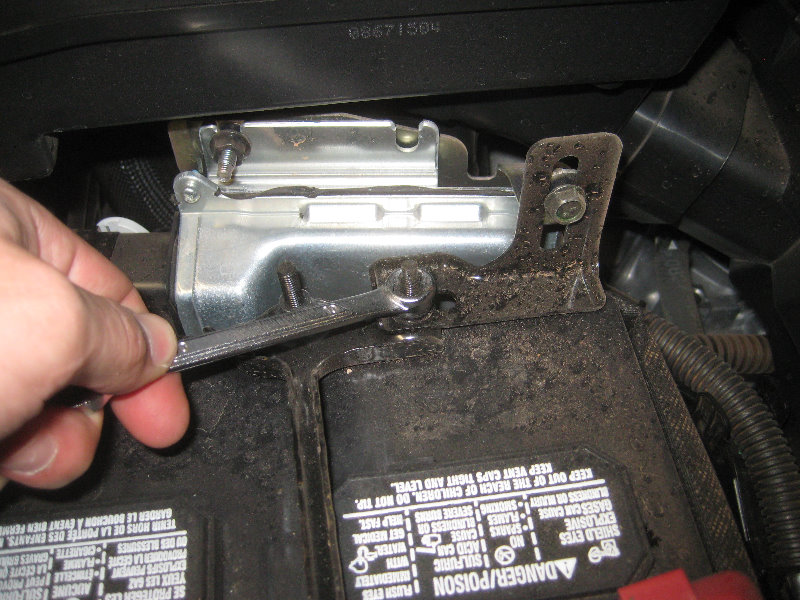 2015-2018-Nissan-Murano-12V-Automotive-Battery-Replacement-Guide-006