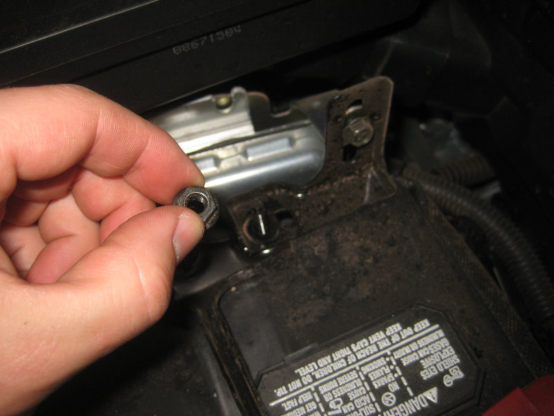 2015-2018-Nissan-Murano-12V-Automotive-Battery-Replacement-Guide-007