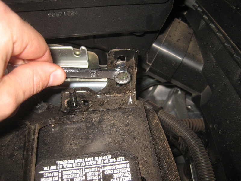 2015-2018-Nissan-Murano-12V-Automotive-Battery-Replacement-Guide-008