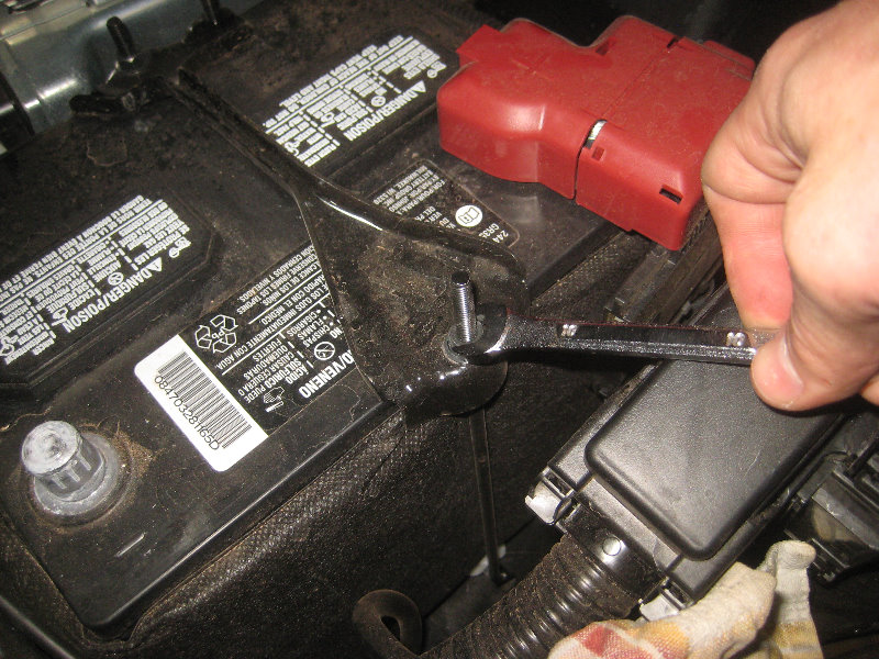 2015-2018-Nissan-Murano-12V-Automotive-Battery-Replacement-Guide-011