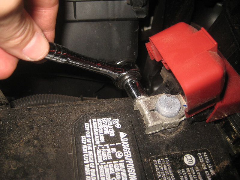 2015-2018-Nissan-Murano-12V-Automotive-Battery-Replacement-Guide-017