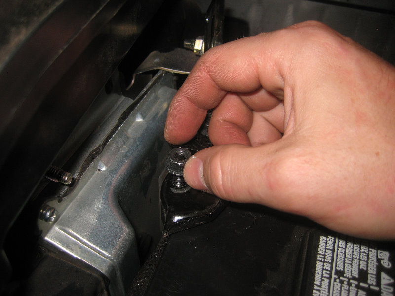 2015-2018-Nissan-Murano-12V-Automotive-Battery-Replacement-Guide-032