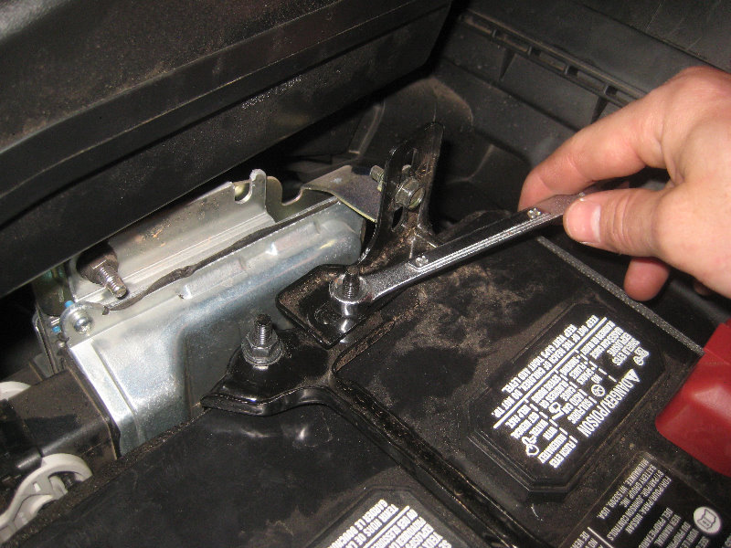 2015-2018-Nissan-Murano-12V-Automotive-Battery-Replacement-Guide-034