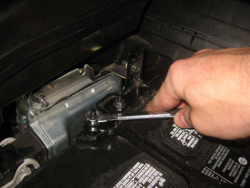 2015-2018-Nissan-Murano-12V-Automotive-Battery-Replacement-Guide-035