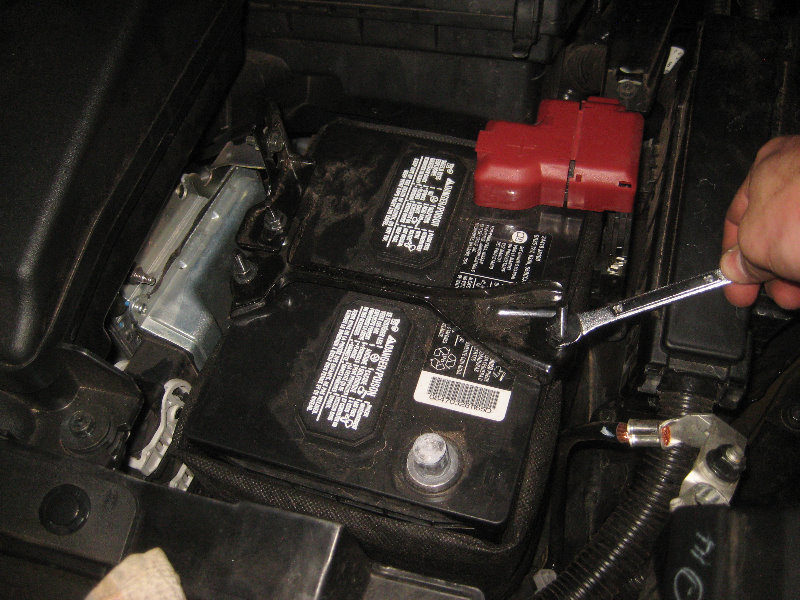20152018NissanMurano12VAutomotiveBatteryReplacementGuide036