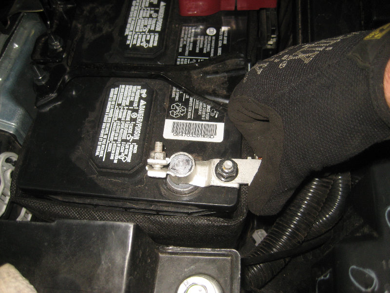 20152018NissanMurano12VAutomotiveBatteryReplacementGuide037