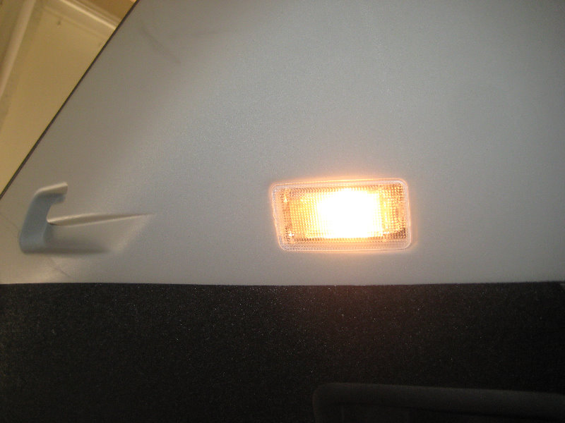 2015-2018-Nissan-Murano-Cargo-Area-Light-Bulb-Replacement-Guide-001
