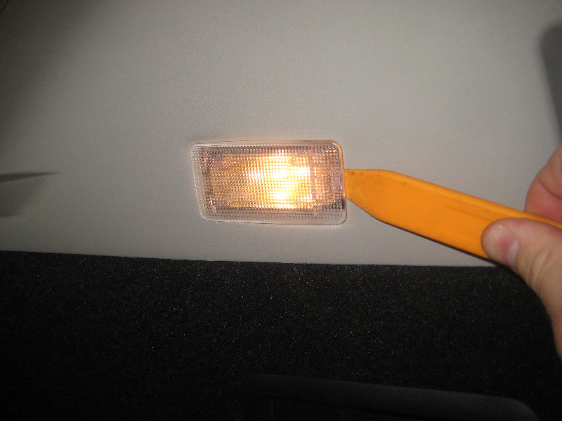 2015-2018-Nissan-Murano-Cargo-Area-Light-Bulb-Replacement-Guide-002
