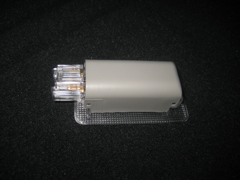 2015-2018-Nissan-Murano-Cargo-Area-Light-Bulb-Replacement-Guide-005