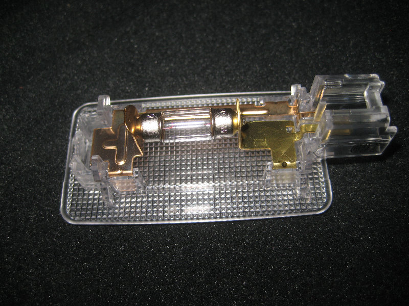 2015-2018-Nissan-Murano-Cargo-Area-Light-Bulb-Replacement-Guide-010