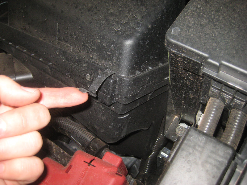 2015-2018-Nissan-Murano-Engine-Air-Filter-Replacement-Guide-003