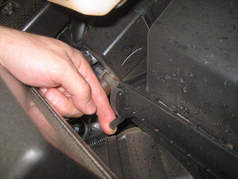 2015-2018-Nissan-Murano-Engine-Air-Filter-Replacement-Guide-004