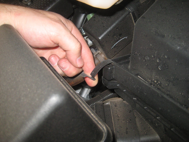 2015-2018-Nissan-Murano-Engine-Air-Filter-Replacement-Guide-005