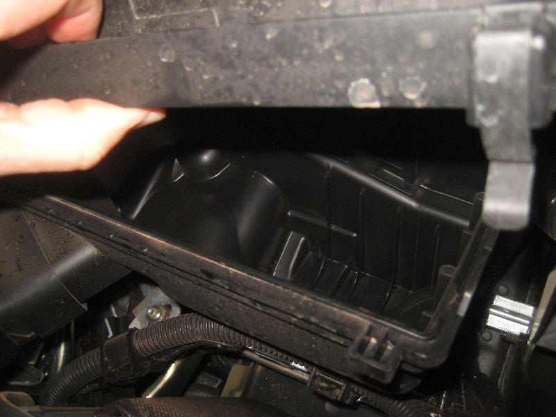 2015-2018-Nissan-Murano-Engine-Air-Filter-Replacement-Guide-011