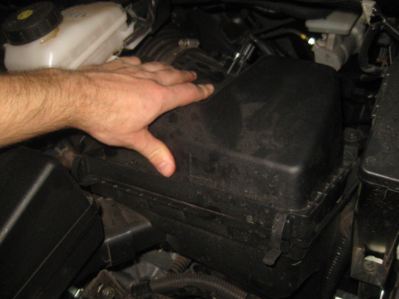 2015-2018-Nissan-Murano-Engine-Air-Filter-Replacement-Guide-013