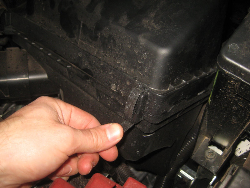 2015-2018-Nissan-Murano-Engine-Air-Filter-Replacement-Guide-014