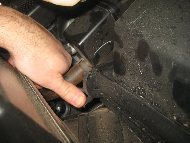 2015-2018-Nissan-Murano-Engine-Air-Filter-Replacement-Guide-015