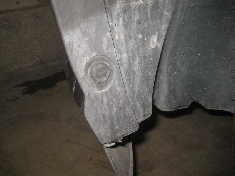 2015-2018-Nissan-Murano-Fog-Light-Bulbs-Replacement-Guide-003