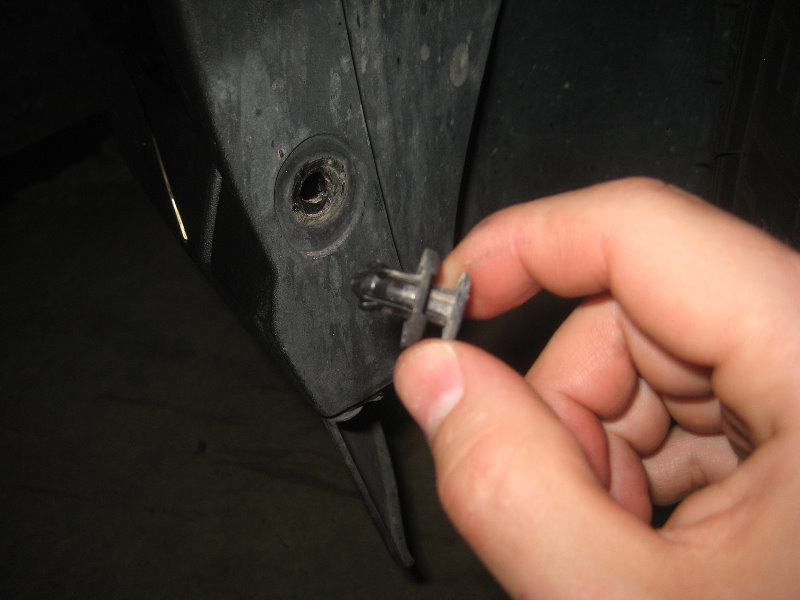 2015-2018-Nissan-Murano-Fog-Light-Bulbs-Replacement-Guide-005