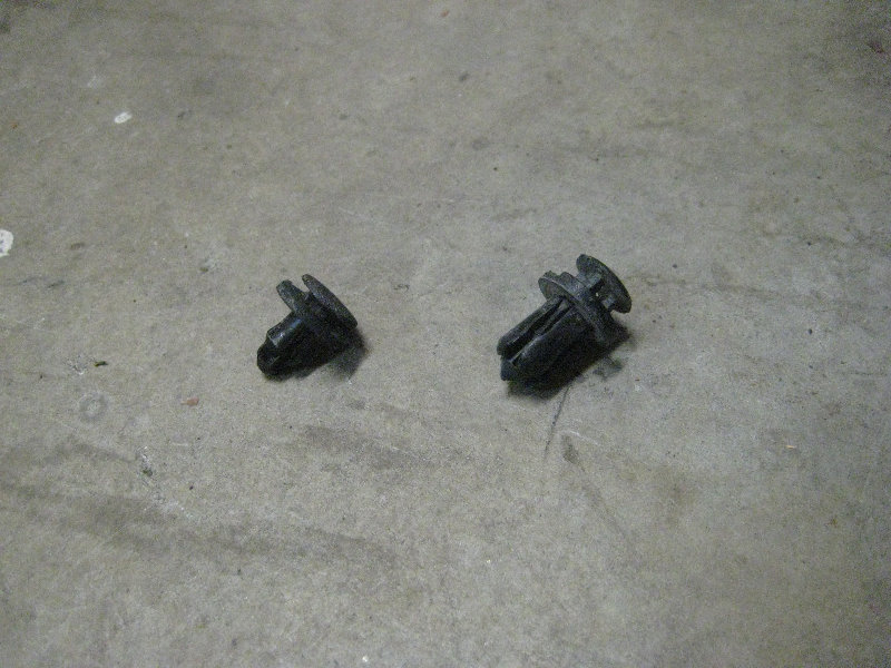 2015-2018-Nissan-Murano-Fog-Light-Bulbs-Replacement-Guide-007